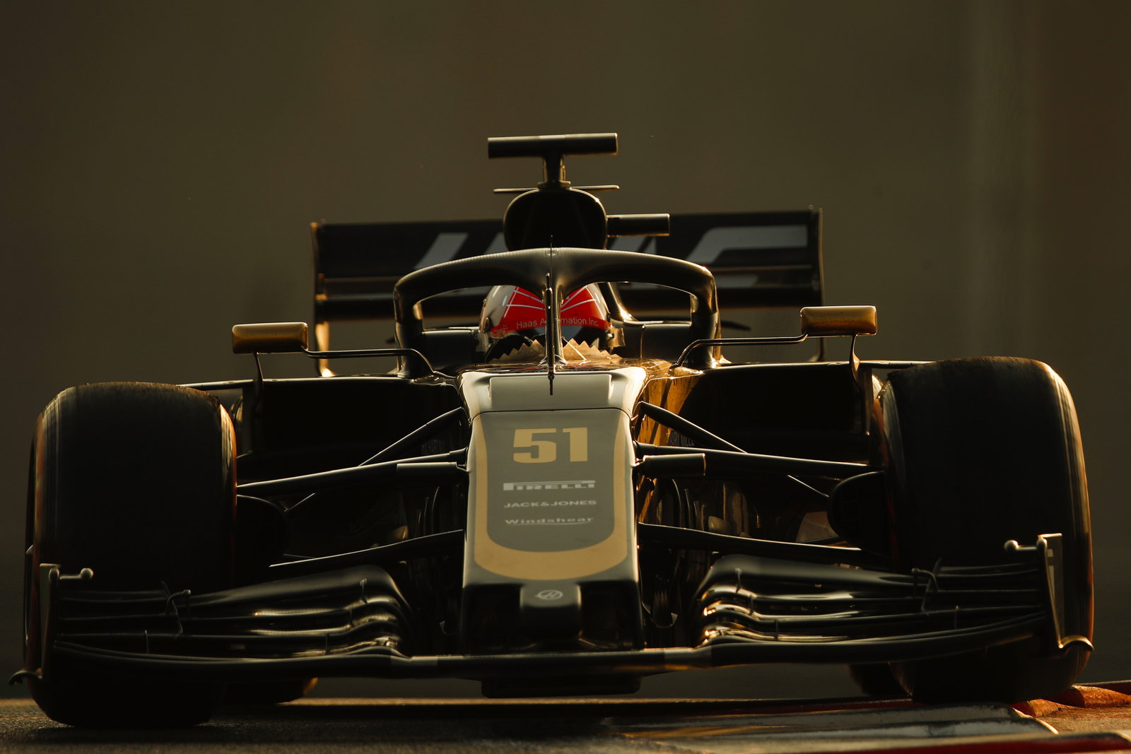 Pembalap F1 bisa melewatkan bagian balapan akhir pekan jika mekanik dites positif