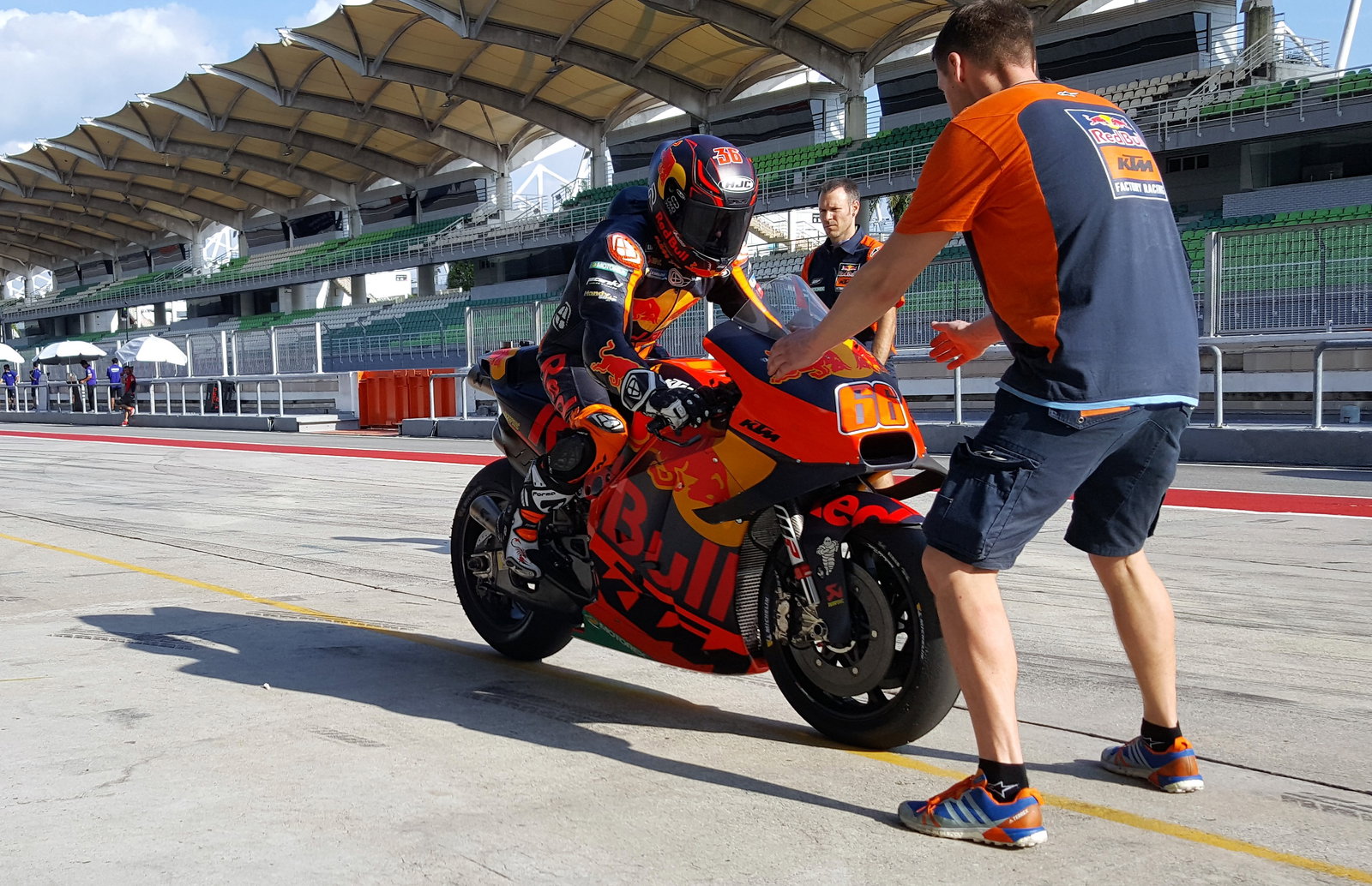 Bradley Ray dari BSB mendaratkan tamasya tes MotoGP Suzuki di Sepang