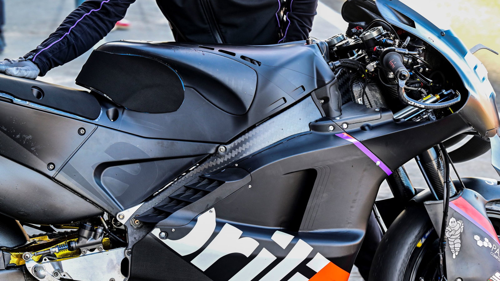 Aprilia's carbon fibre frame