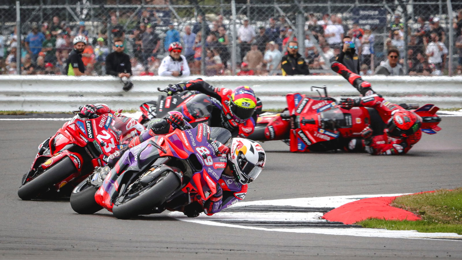 Martin leads Bastianini, Bagnaia falls, 2024 British MotoGP Sprint