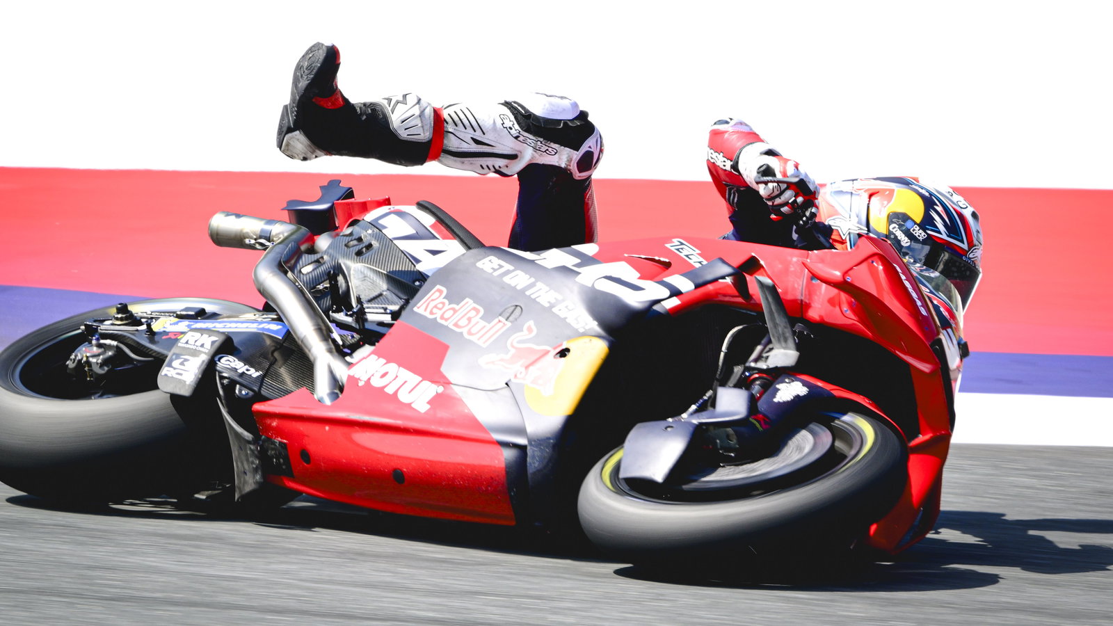 Pedro Acosta, 2024 MotoGP Austrian Grand Prix, first FP1 crash. Credit: Gold and Goose.