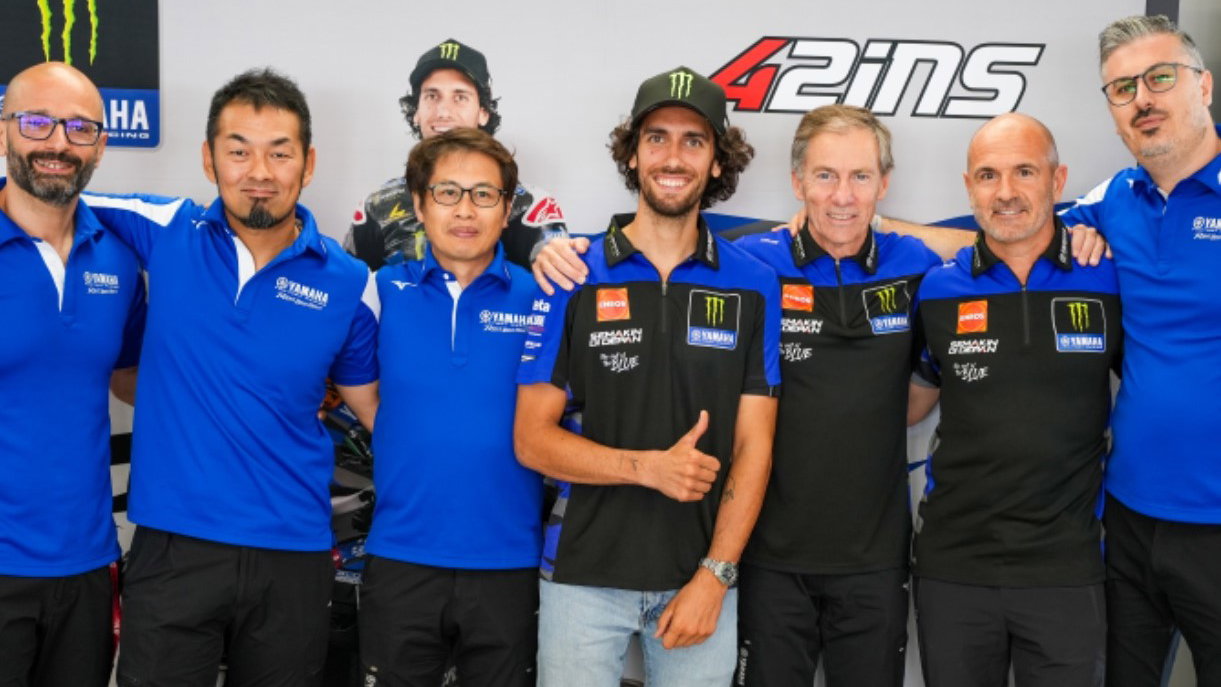 Alex Rins re-signs with Yamaha