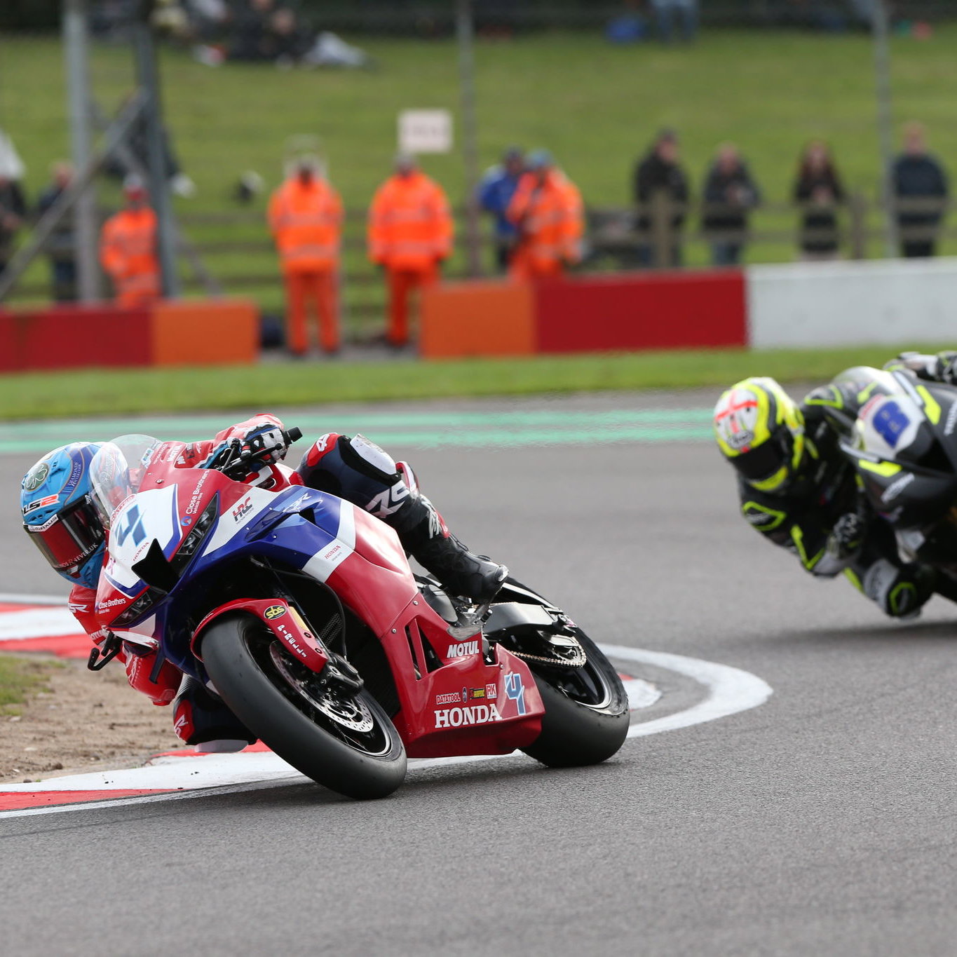 Jack Kennedy, Luke Stapleford, 2024 Donington Park BSB, Supersport. Credit: Honda Racing UK.
