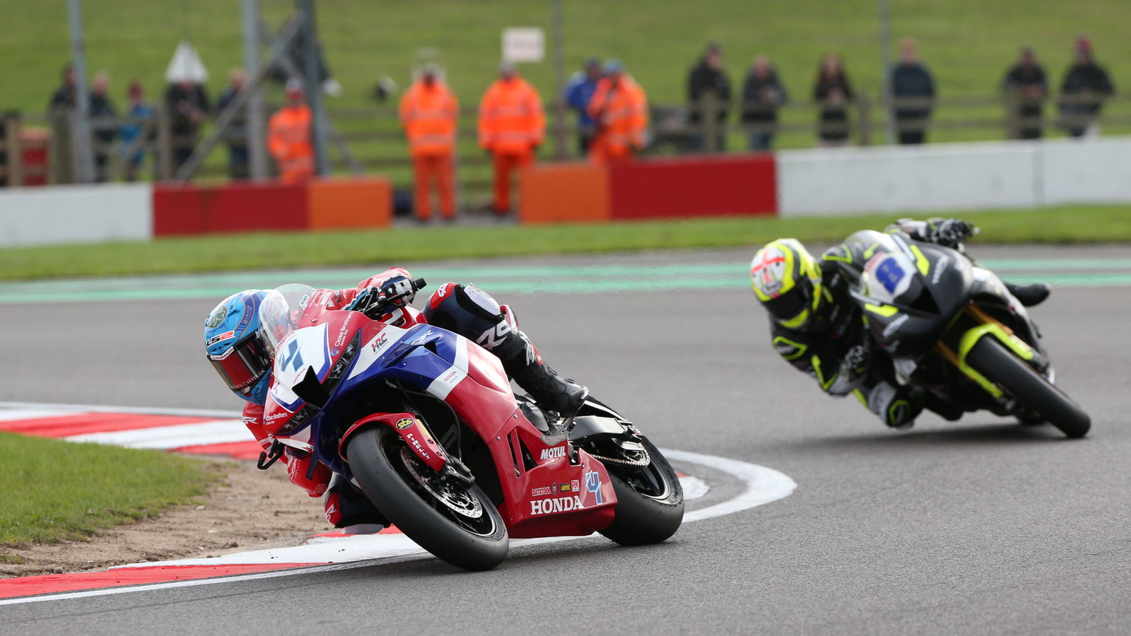 Jack Kennedy, Luke Stapleford, 2024 Donington Park BSB, Supersport. Credit: Honda Racing UK.