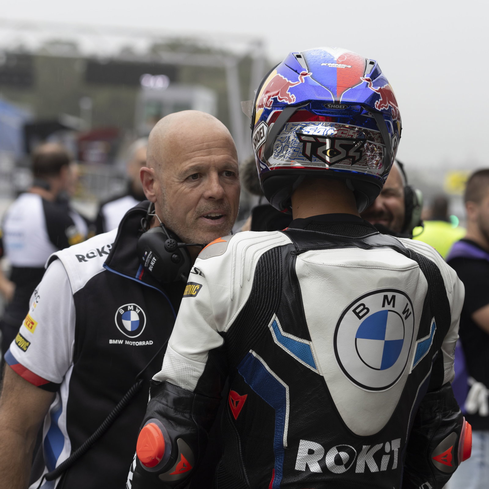 Shaun Muir speaks to Toprak Razgatlioglu, 2024 Estoril WorldSBK. Credit: Gold and Goose.