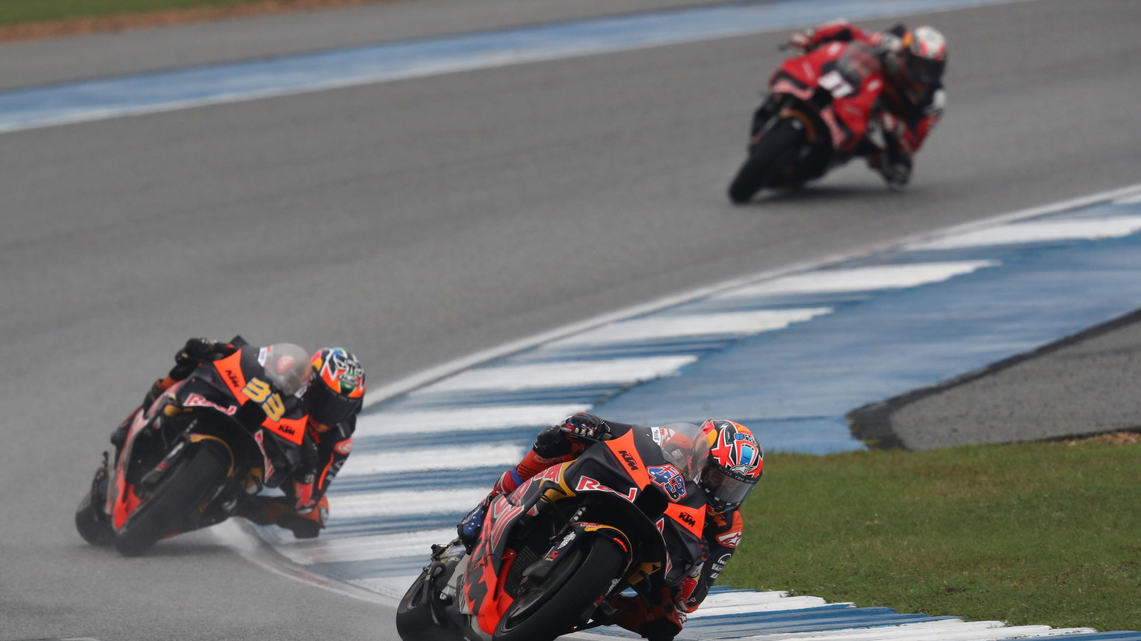 Jack Miller leads Brad Binder, 2024 MotoGP Thai Grand Prix. Credit: Gold and Goose