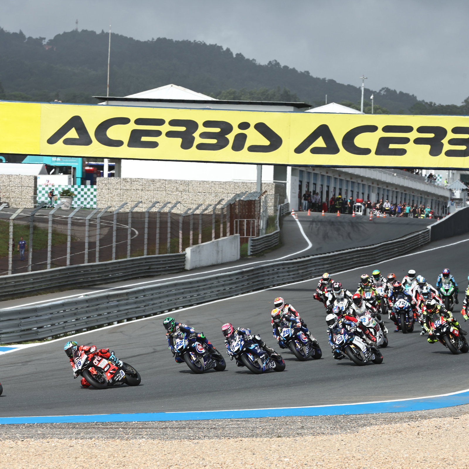 WorldSSP race start, 2024 Estoril WorldSBK. Credit: Gold and Goose.