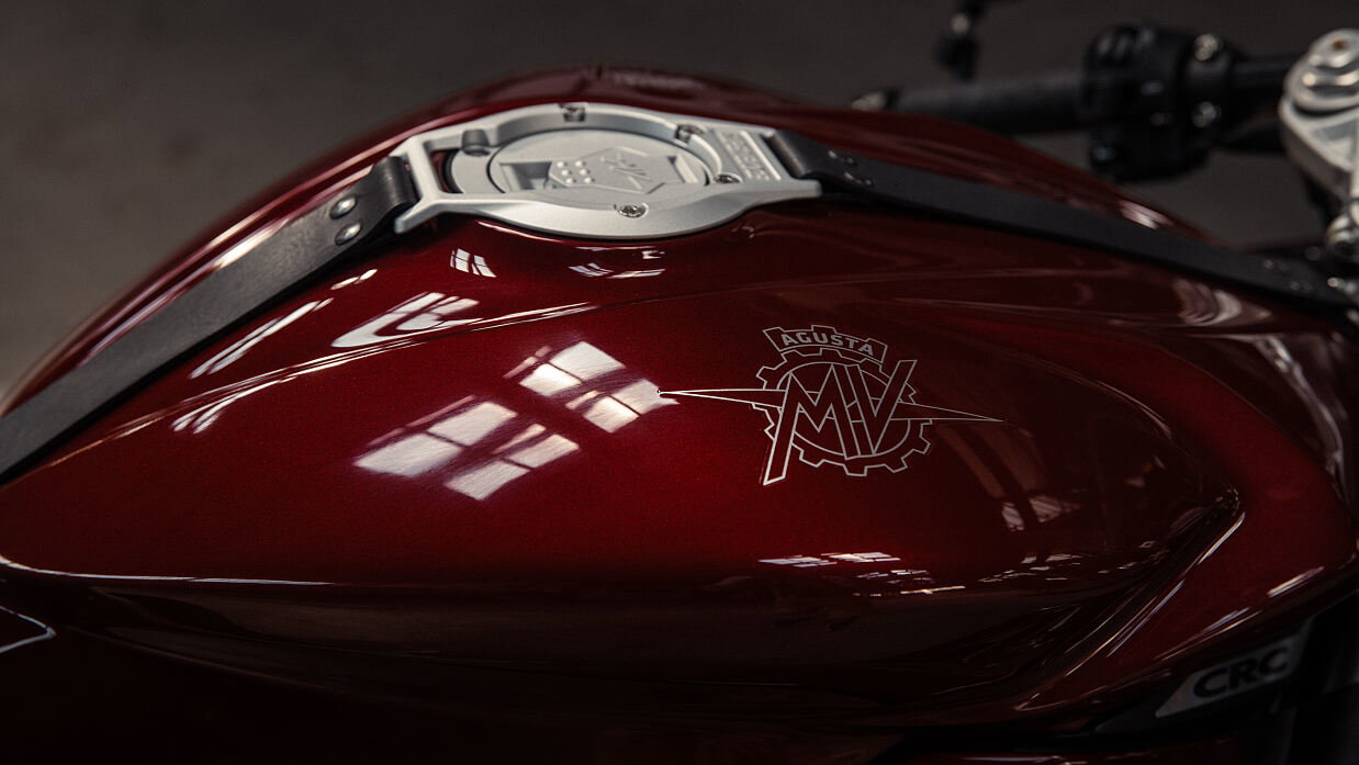 MV Agusta logo on Superveloce 98 Edizione Limitata fuel tank. Credit: MV Agusta.