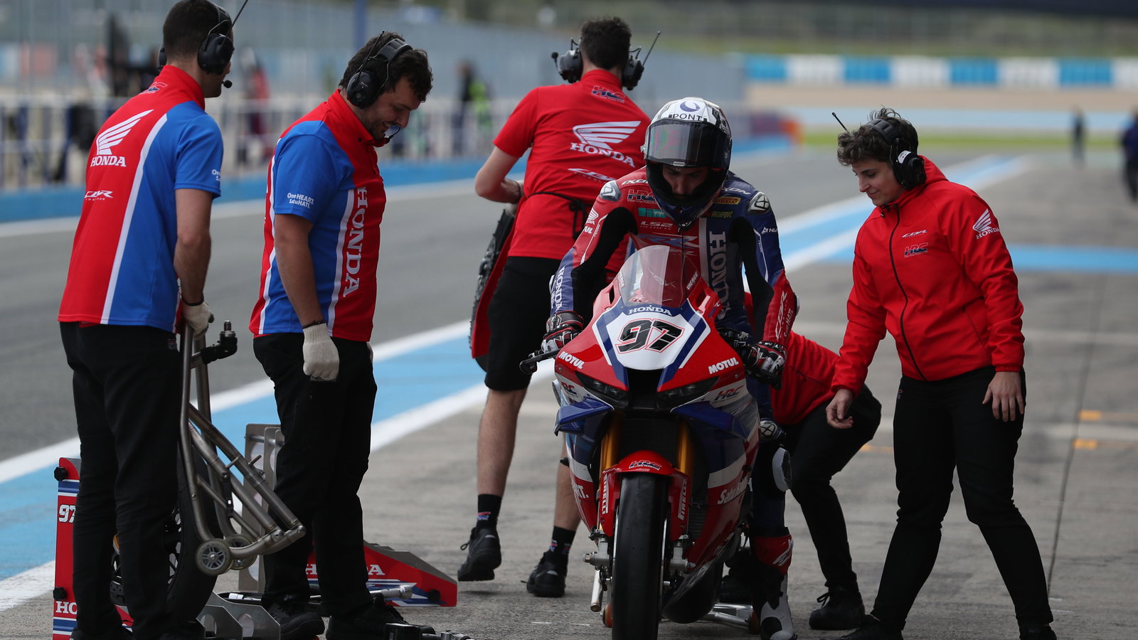 Xavi Vierge in pits, 2025 Jerez WorldSBK Test. Credit: Gold and Goose.