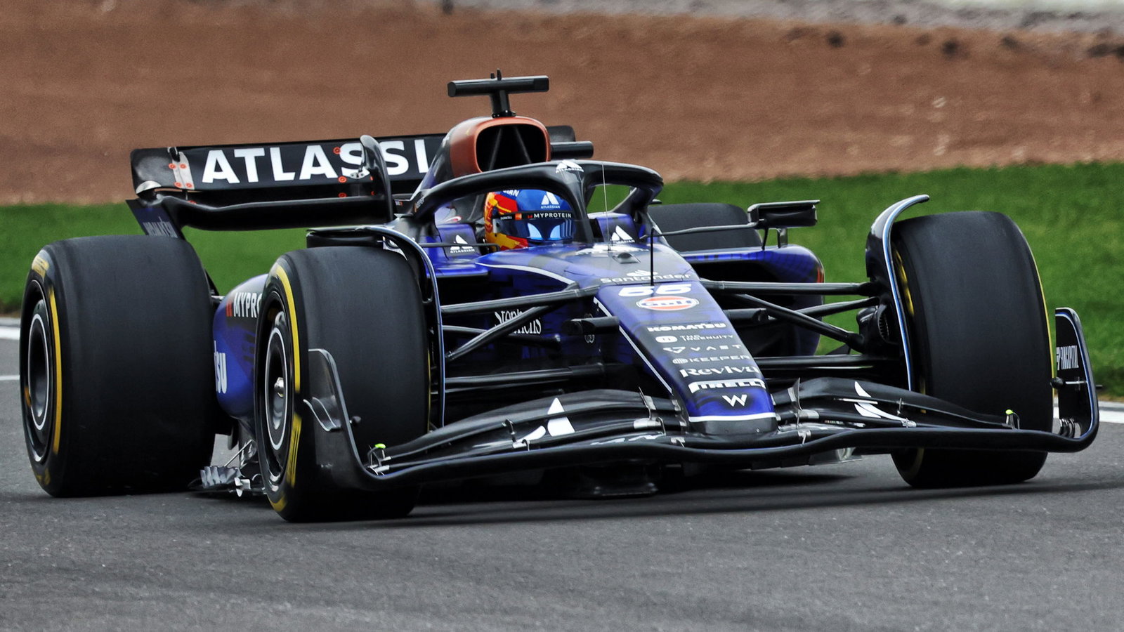 Carlos Sainz completed the first laps in the FW47 