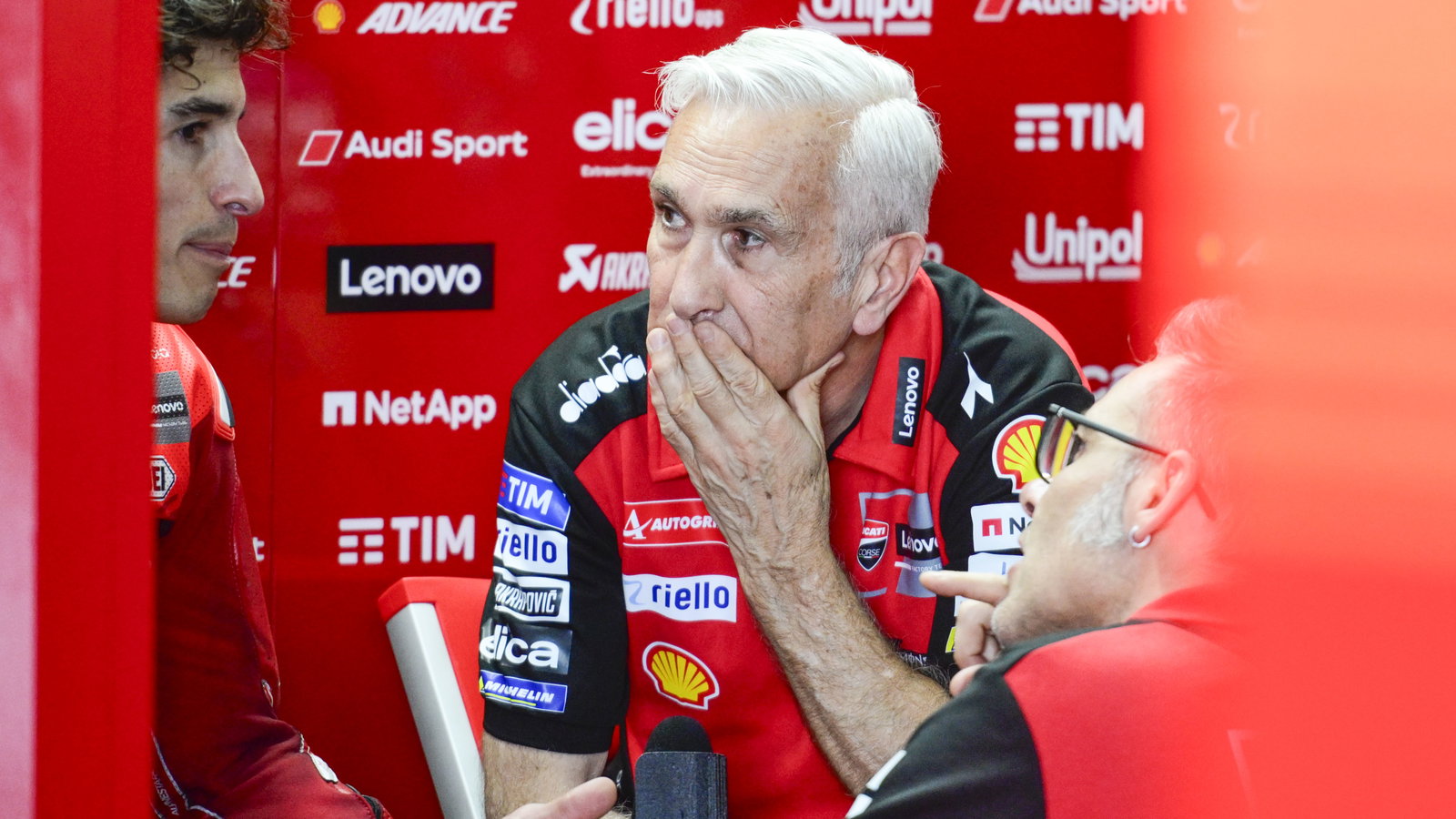 Davide Tardozzi, Marc Marquez, 2025 MotoGP Buriram Test, pit box. Credit: Gold and Goose.