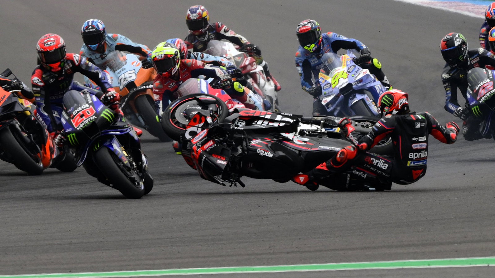 Bezzecchi, Quartararo, Turn 1, 2025 Argentine MotoGP