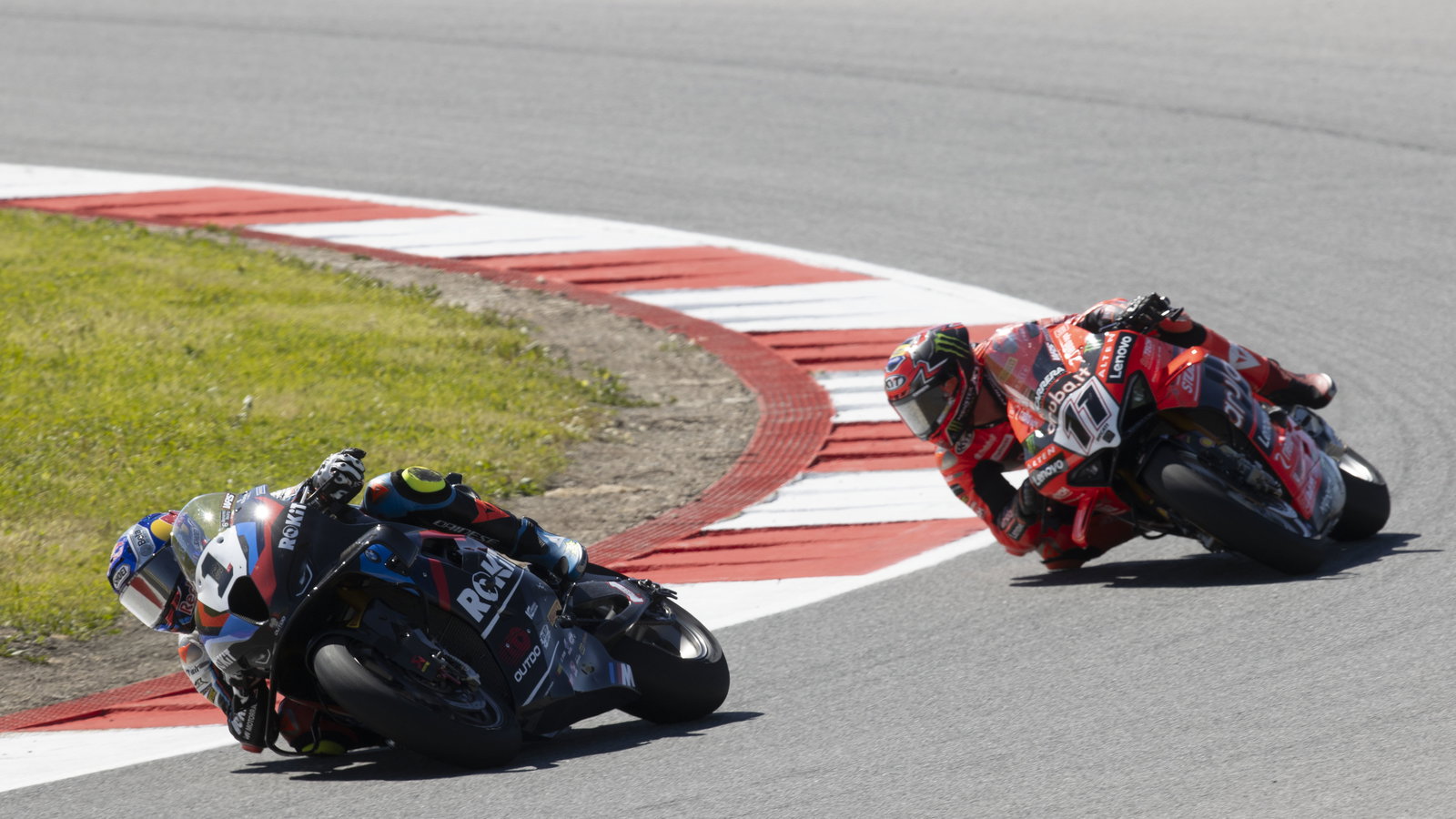 Toprak Razgatlioglu, Nicolo Bulega, 2025 Portuguese WorldSBK. Credit: Gold and Goose.