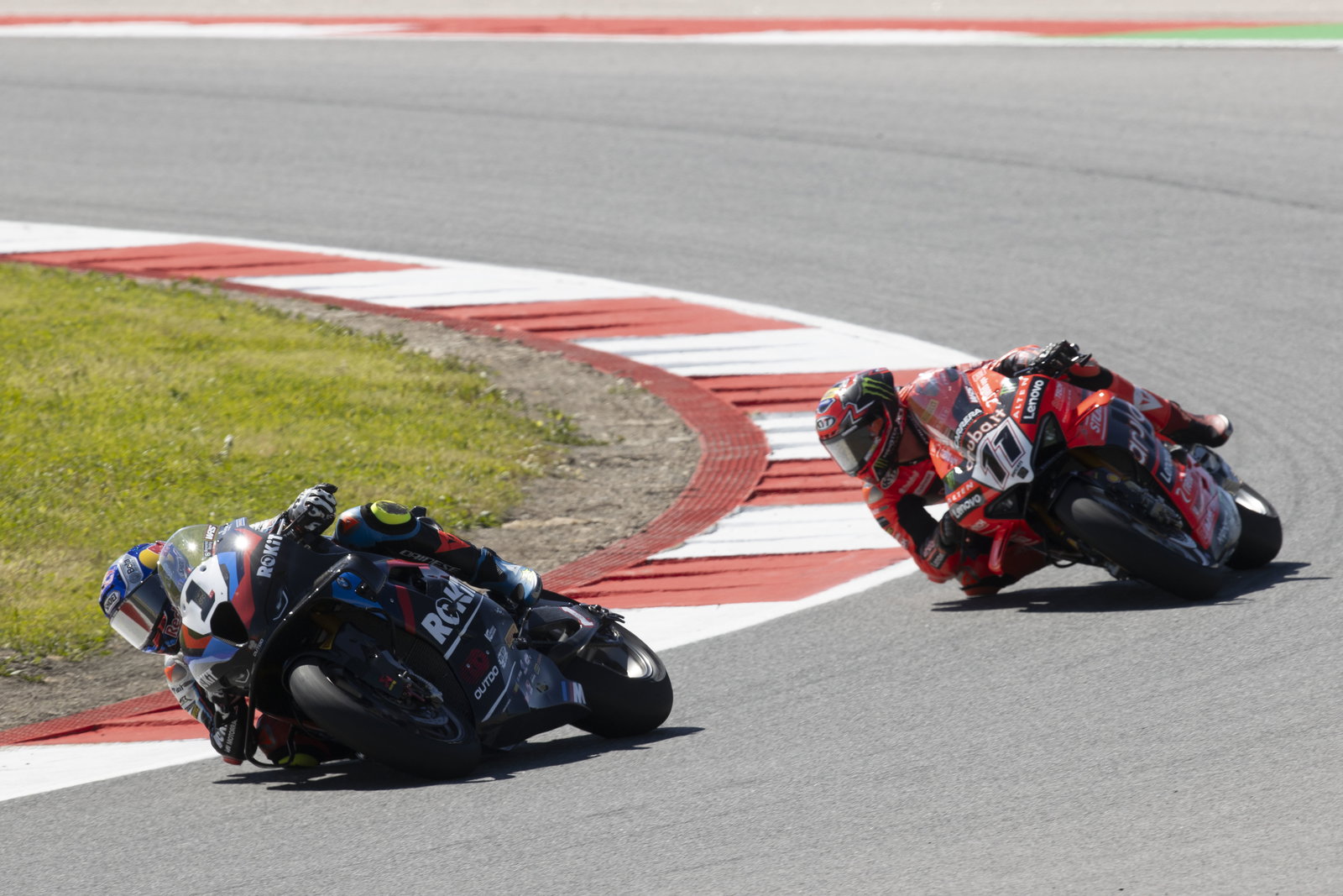 Toprak Razgatlioglu, Nicolo Bulega, 2025 Portuguese WorldSBK. Credit: Gold and Goose.