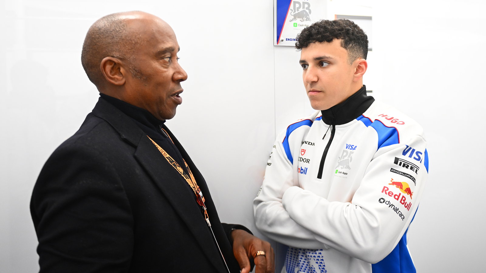 Anthony Hamilton spoke at length with Isack Hadjar 