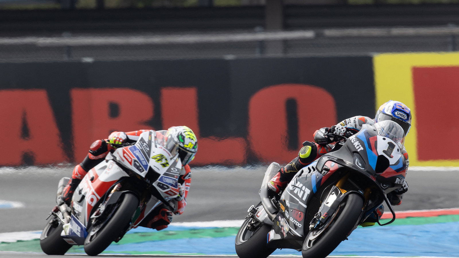 Toprak Razgatlioglu, Axel Bassani, 2025 Dutch WorldSBK. Credit: Gold and Goose.