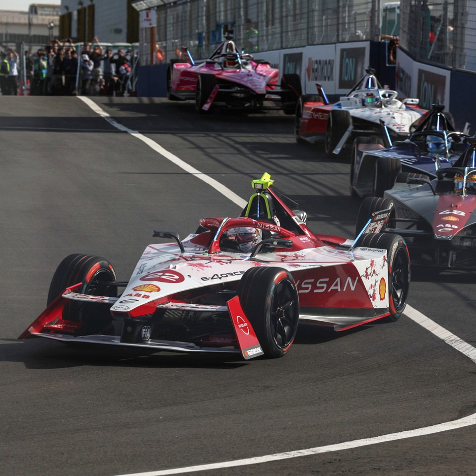 Oliver Rowland leads 2024 Tokyo E-Prix