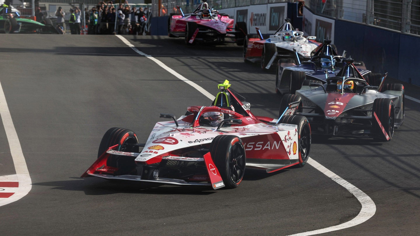Oliver Rowland leads 2024 Tokyo E-Prix