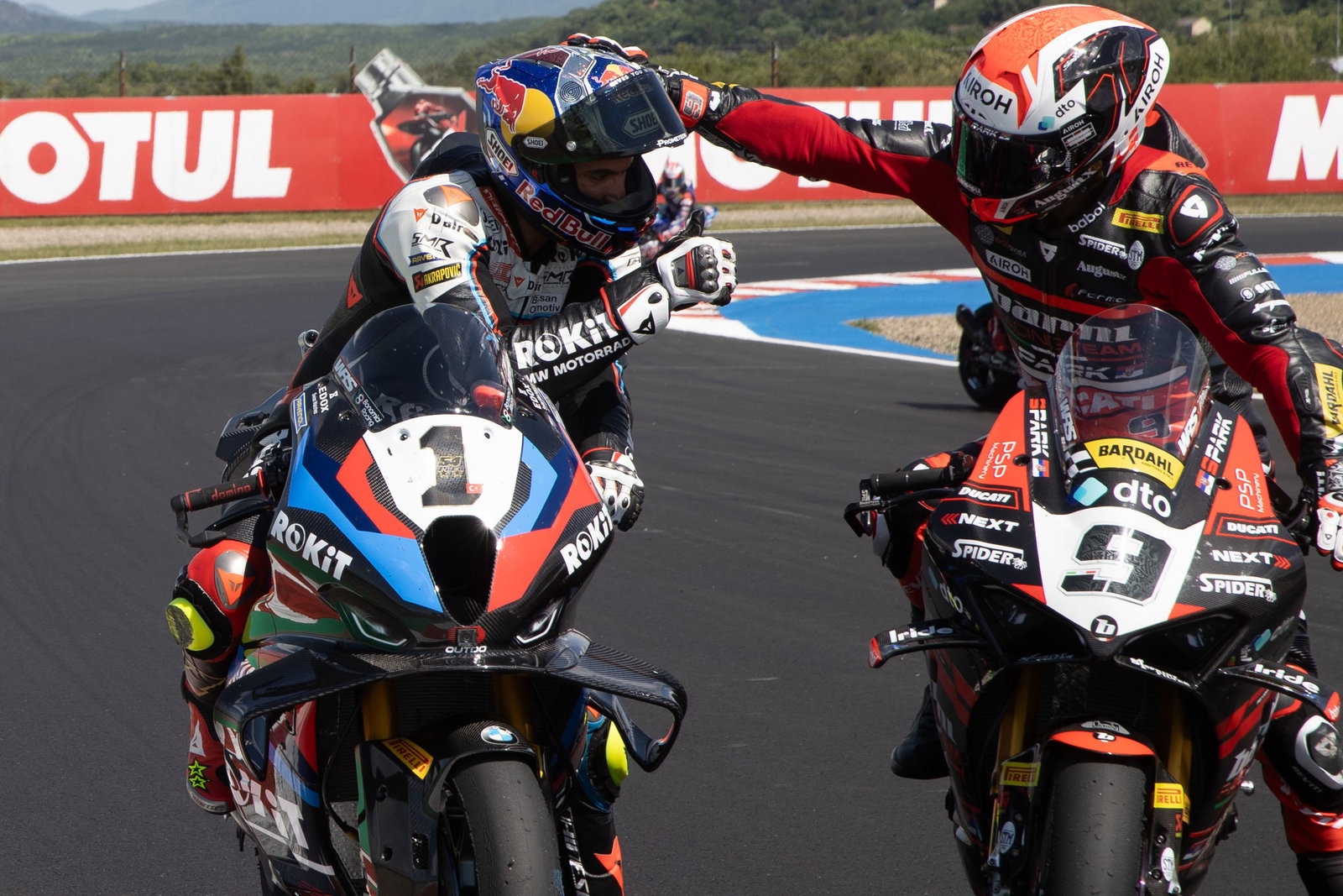 Toprak Razgatlioglu, Danilo Petrucci 2025 Czech WorldSBK. Credit: Gold and Goose.