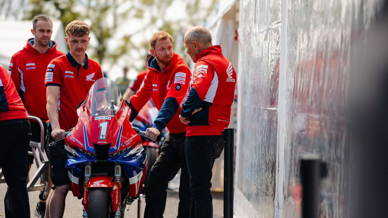 John McGuinness' Honda CBR1000RR-R Superstock bike at 2025 Isle of Man TT. Credit: X/Isle of Man TT.