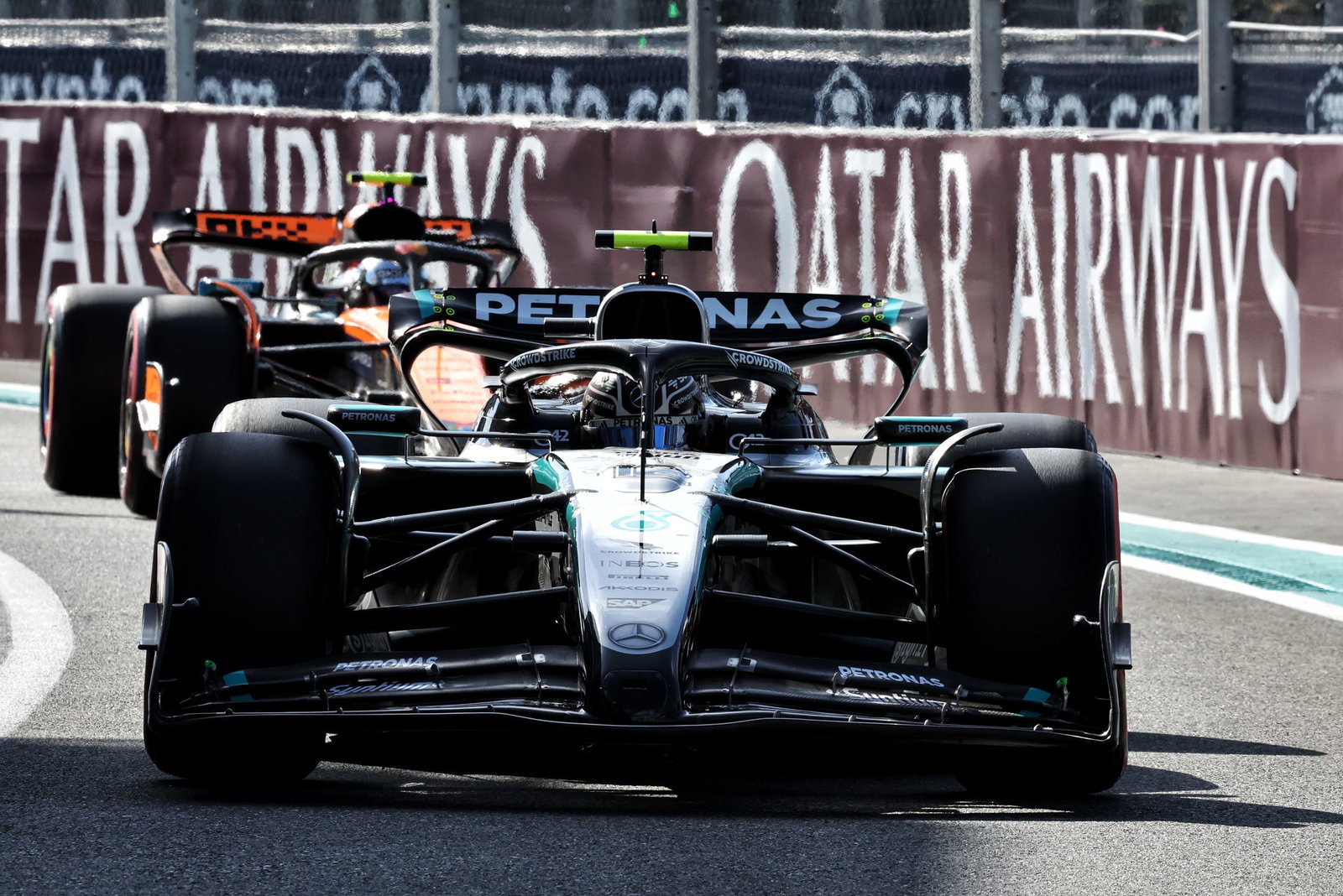 Kimi Antonelli starts the Miami GP sprint from pole 