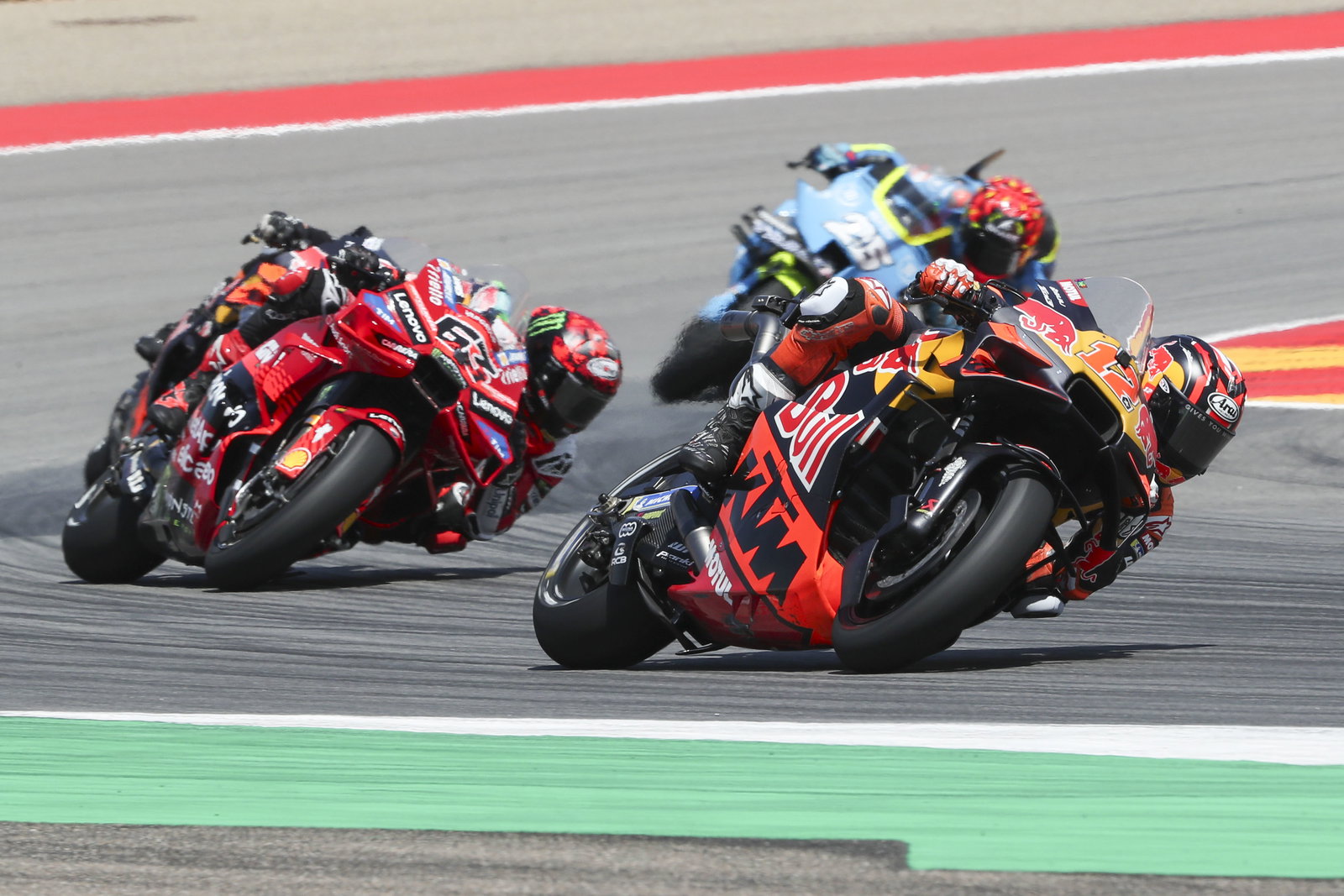 Maverick Vinales leads Francesco Bagnaia, 2025 MotoGP Aragon Grand Prix. Credit: Gold and Goose.