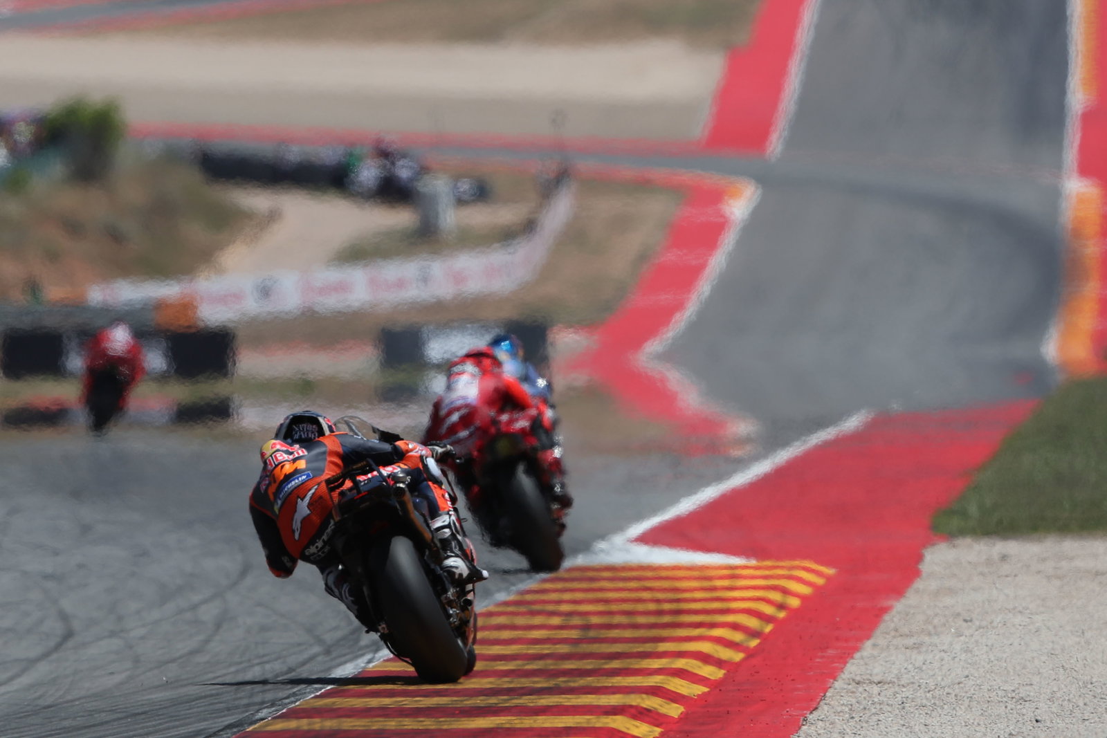 Pedro Acosta chases Francesco Bagnaia, 2025 MotoGP Aragon Grand Prix. Credit: Gold and Goose.