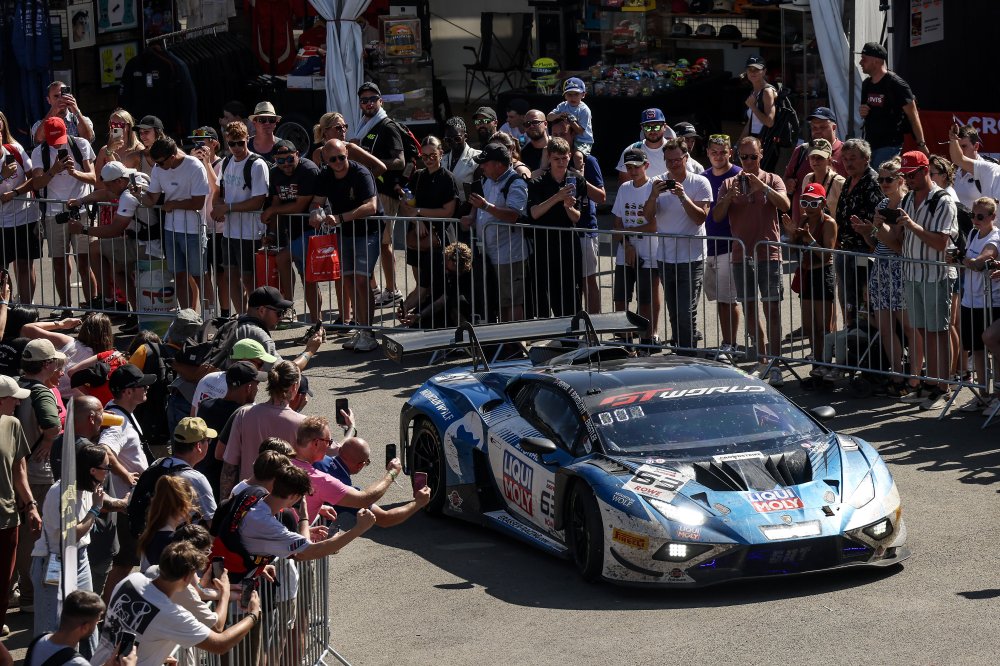 No. 63 Grasser Lamborghini: Mirko Bortolotti, Luca Engstler, Jordan Pepper