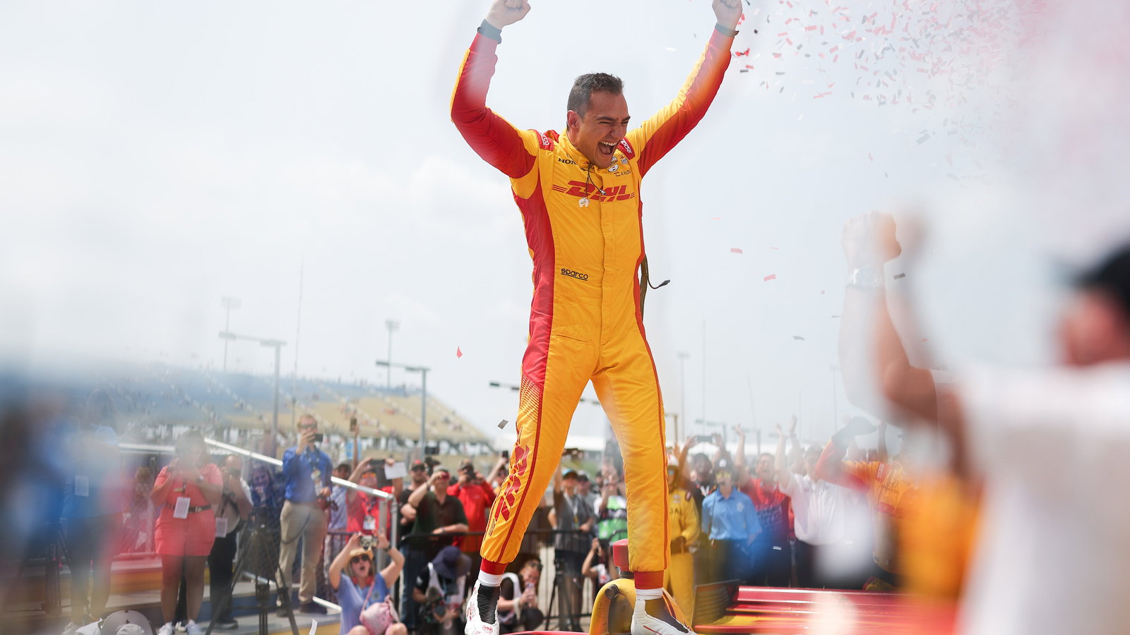 Alex palou wins the 2025 IndyCar Farm to Finish at Iowa Speedway.