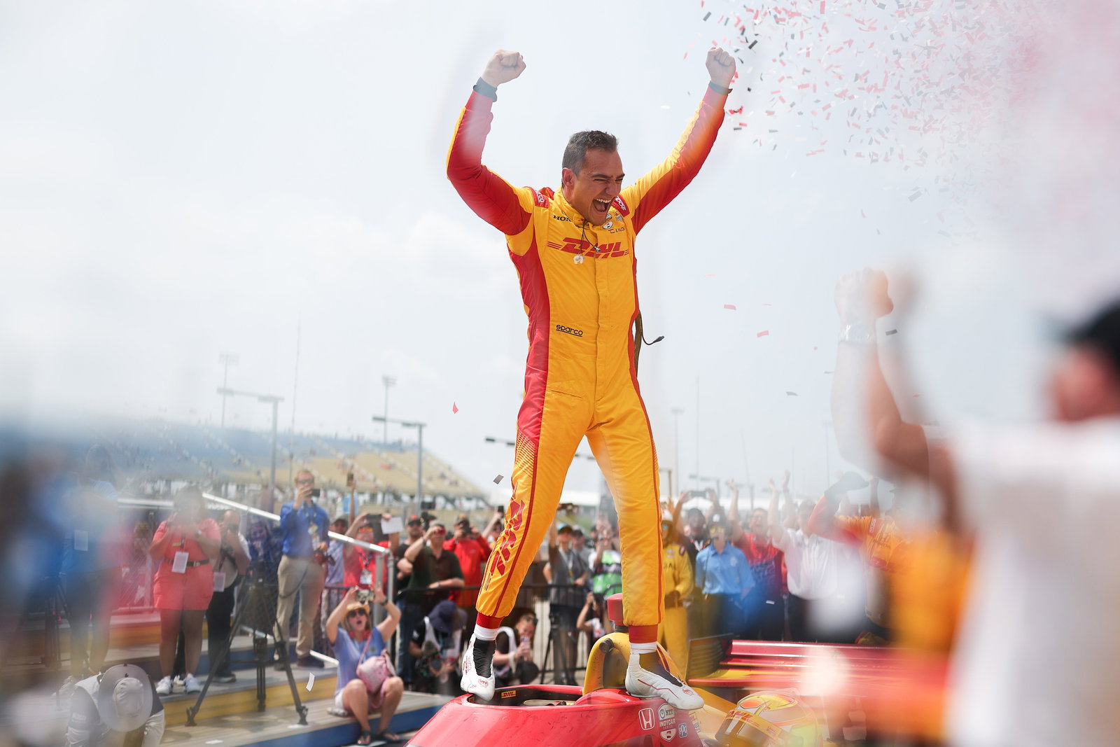 Alex palou wins the 2025 IndyCar Farm to Finish at Iowa Speedway.