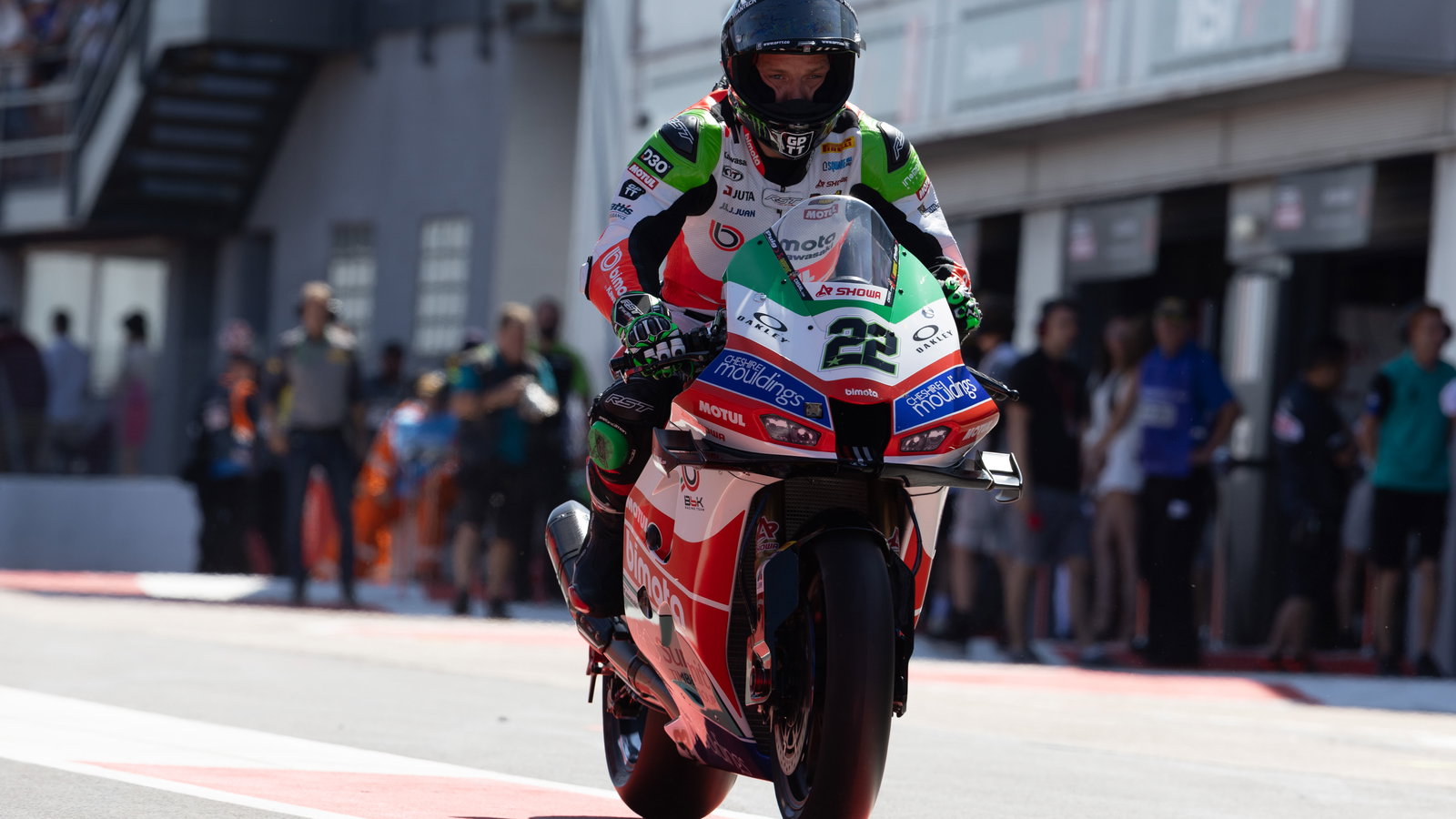 Alex Lowes, 2025 UK WorldSBK, pit lane. Credit: Gold and Goose.