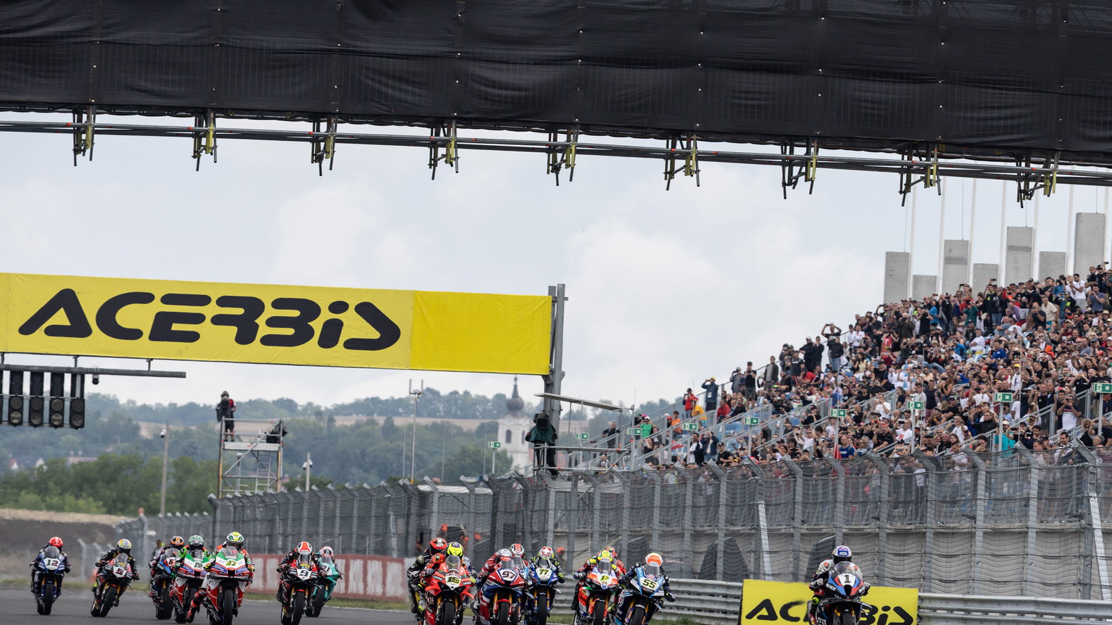 Hungarian WorldSBK race start. Credit: Gold and Goose.