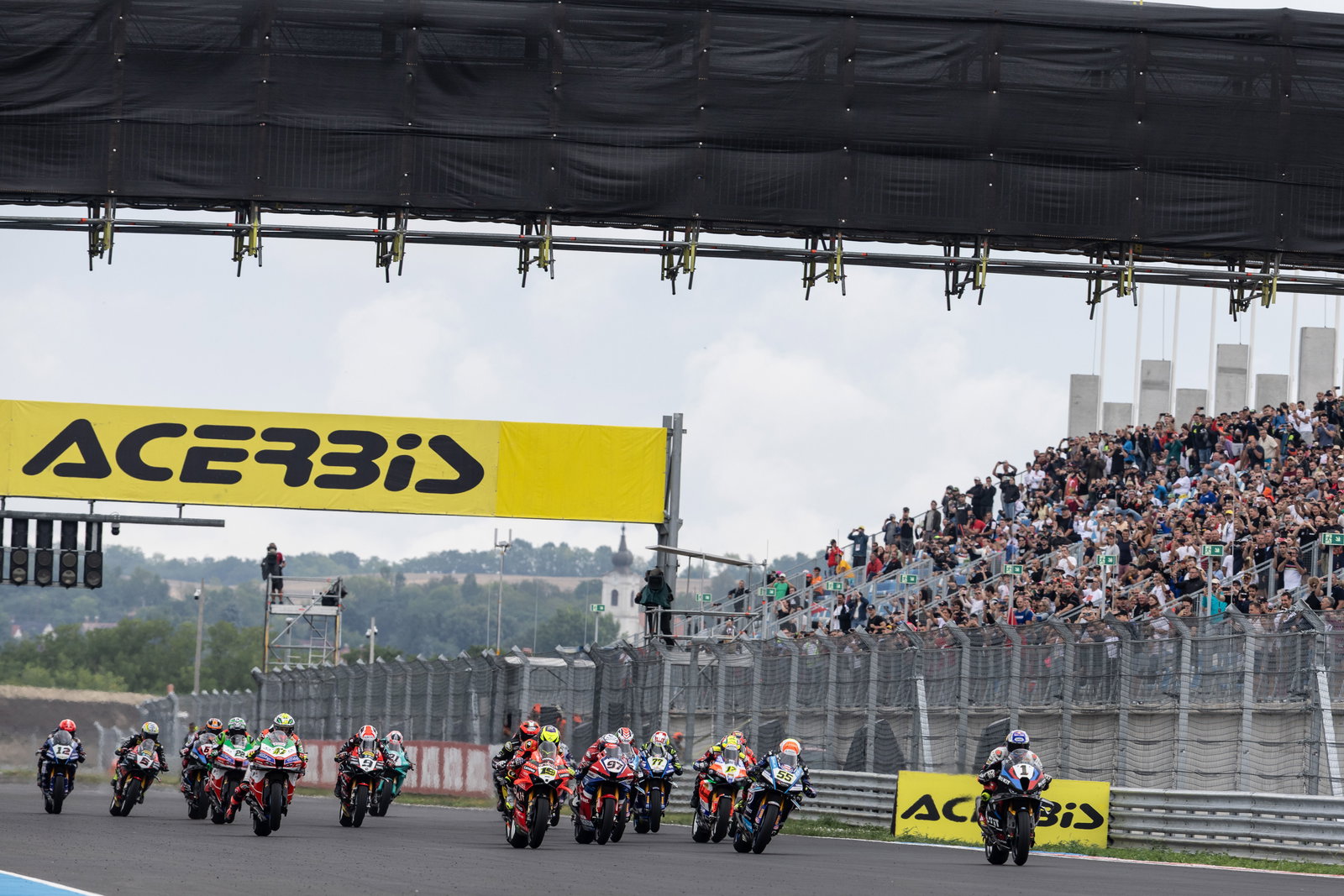 Hungarian WorldSBK race start. Credit: Gold and Goose.