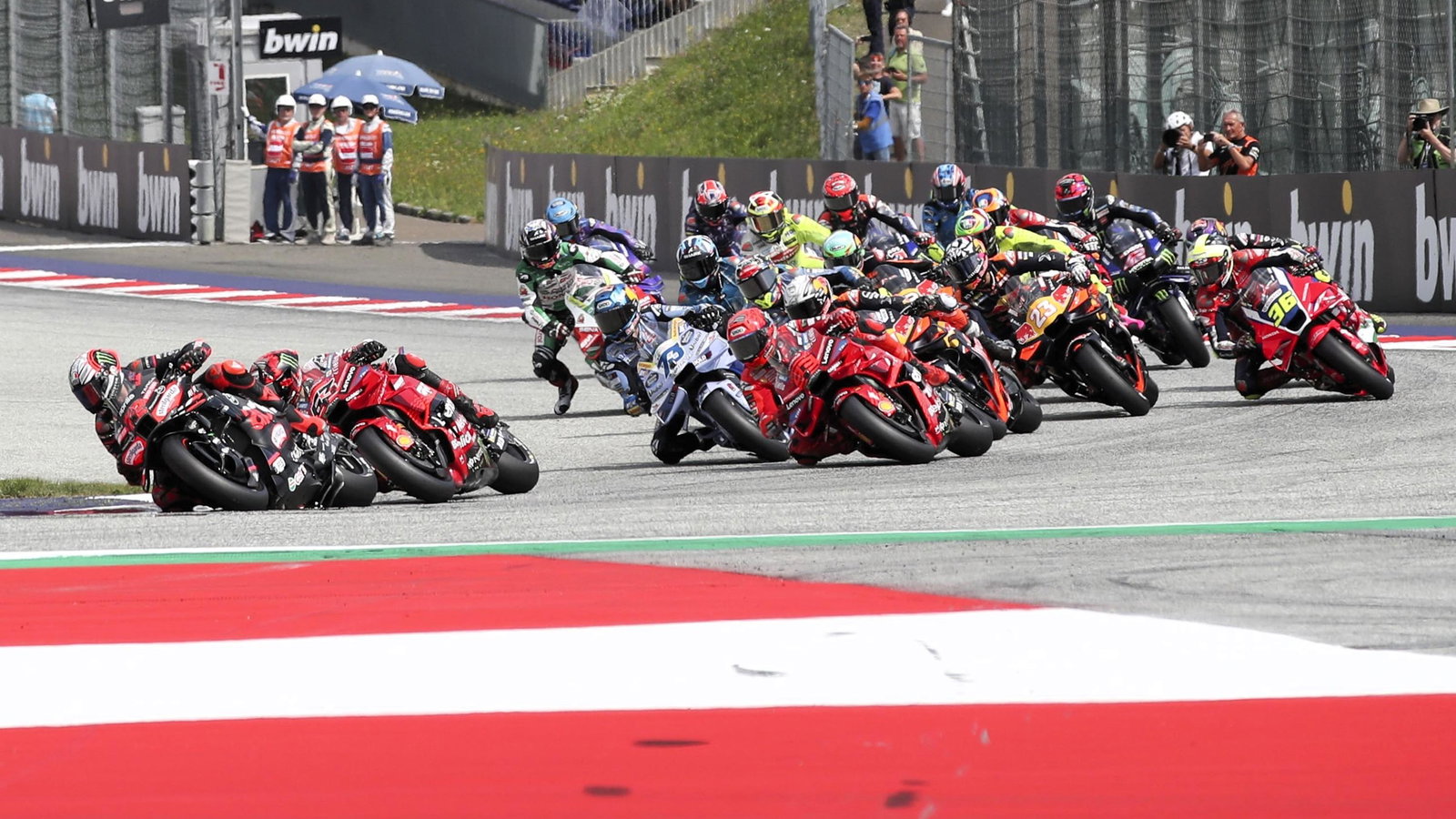 Bezzecchi, Bagnaia lead. 2025 Austrian MotoGP