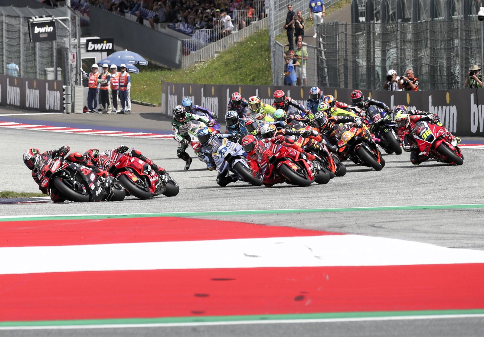 Bezzecchi, Bagnaia lead. 2025 Austrian MotoGP