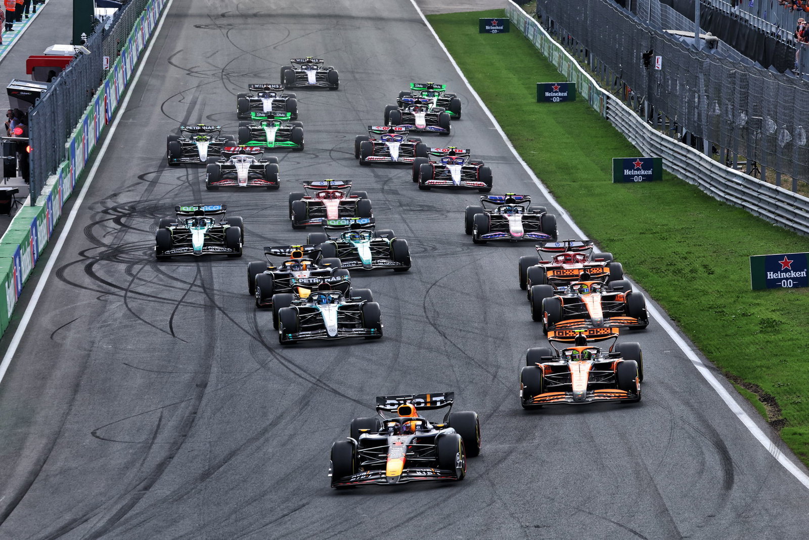 The start of the 2024 Dutch GP 