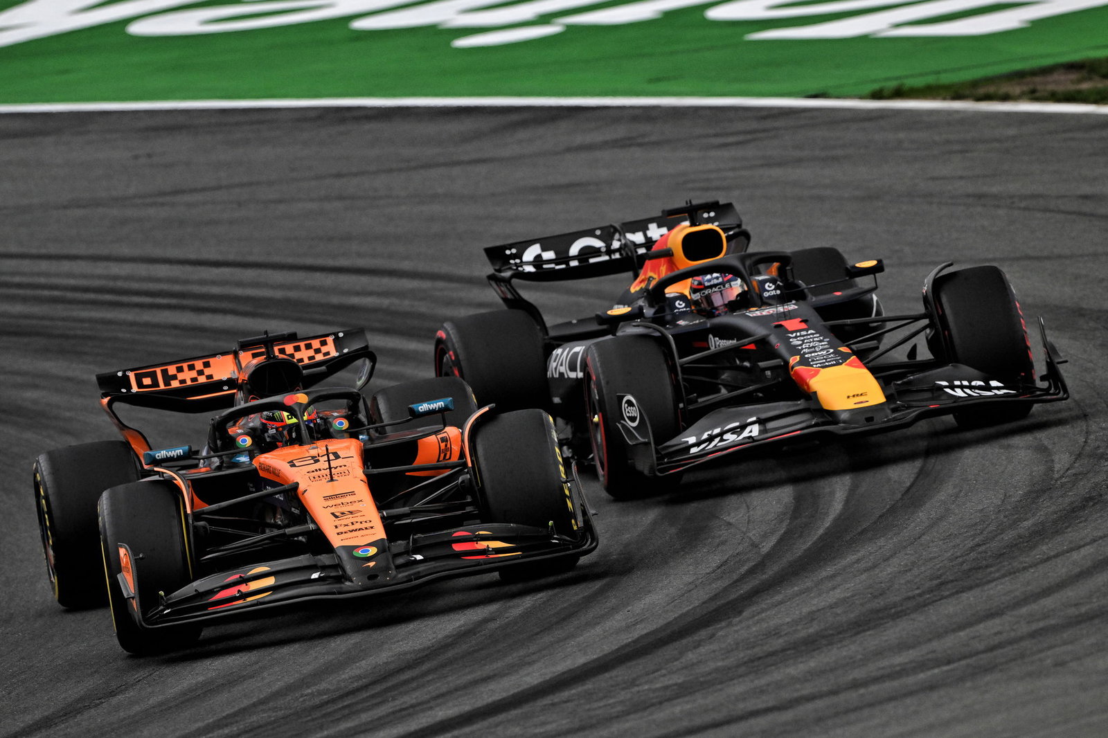 Oscar Piastri keeps Max Verstappen at bay 