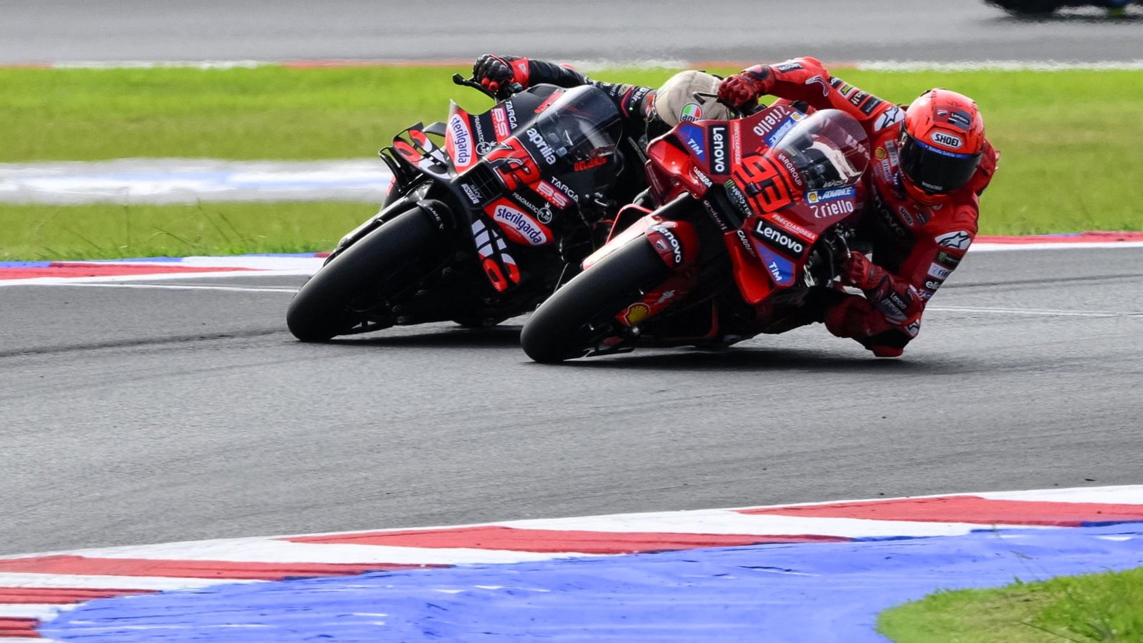 Marc Marquez passes Marco Bezzecchi, 2025 San Marino MotoGP Sprint