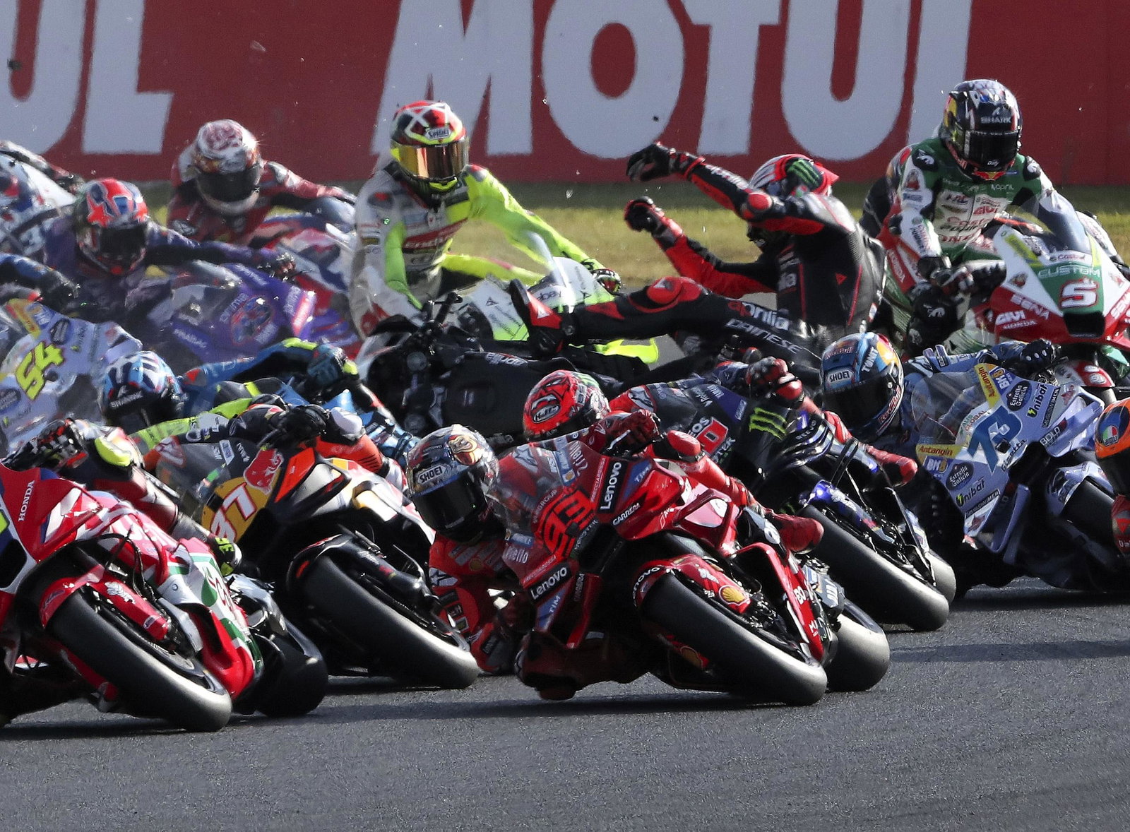 Martin, Bezzecchi Turn 1 crash, 2025 Japanese MotoGP Sprint