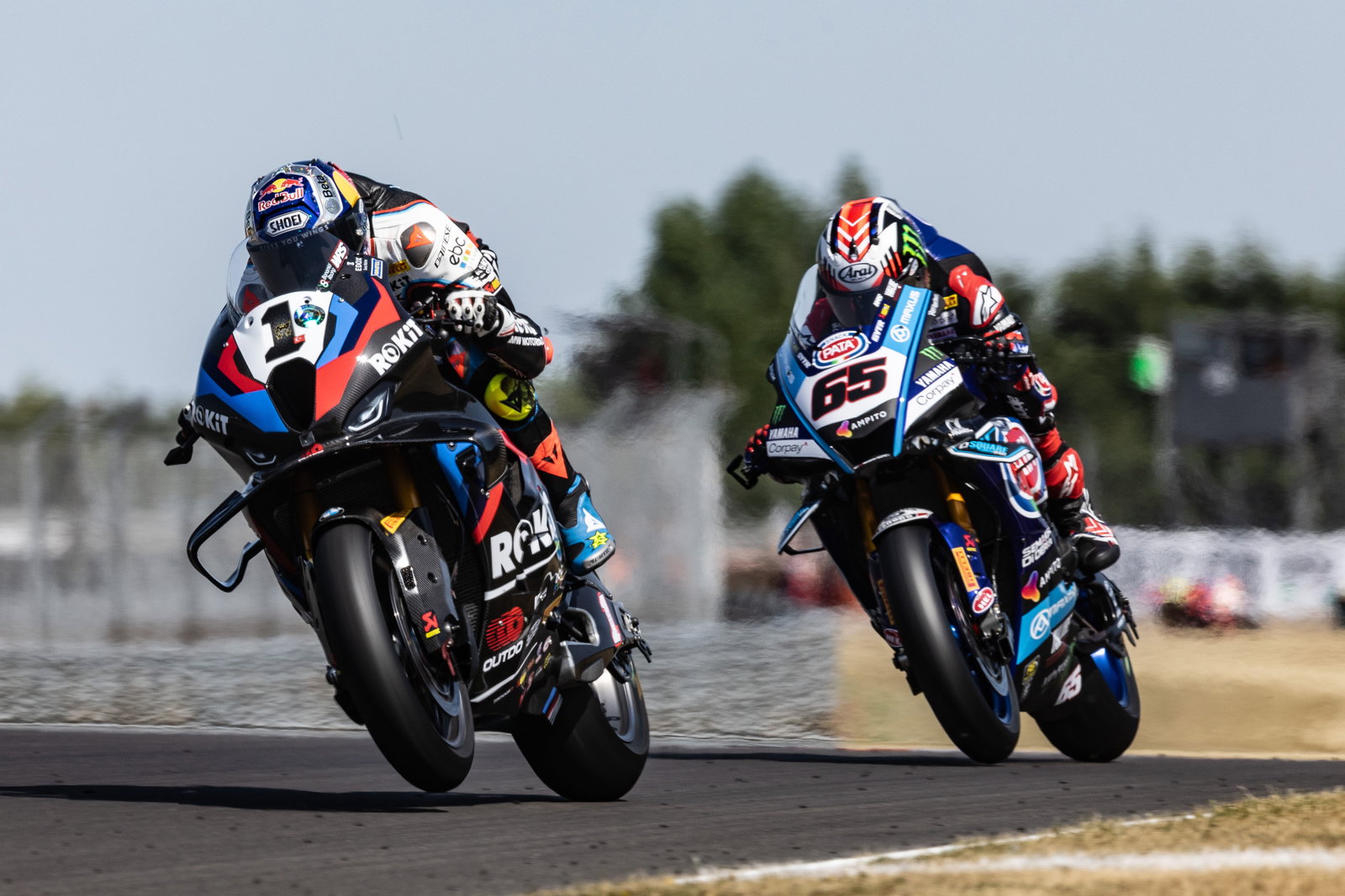 Toprak Razgatlioglu, Jonathan Rea, 2025 UK WorldSBK. Credit: Gold and Goose.