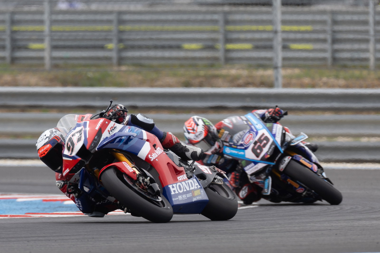 Xavi Vierge, Jonathan Rea, 2025 Hungarian WorldSBK. Credit: Gold and Goose.