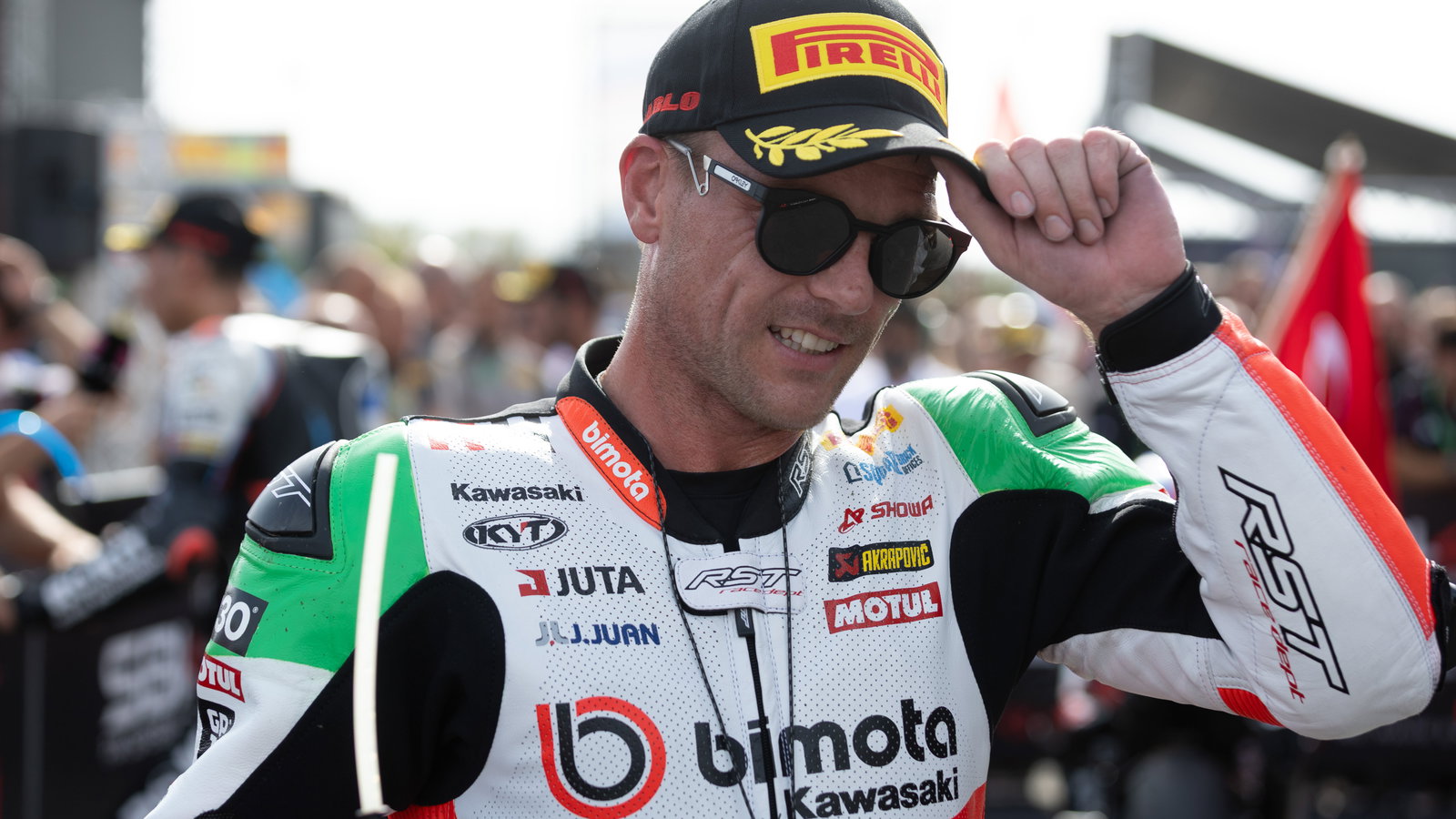 Alex Lowes, 2025 French WorldSBK, parc ferme. Credit: Gold and Goose.