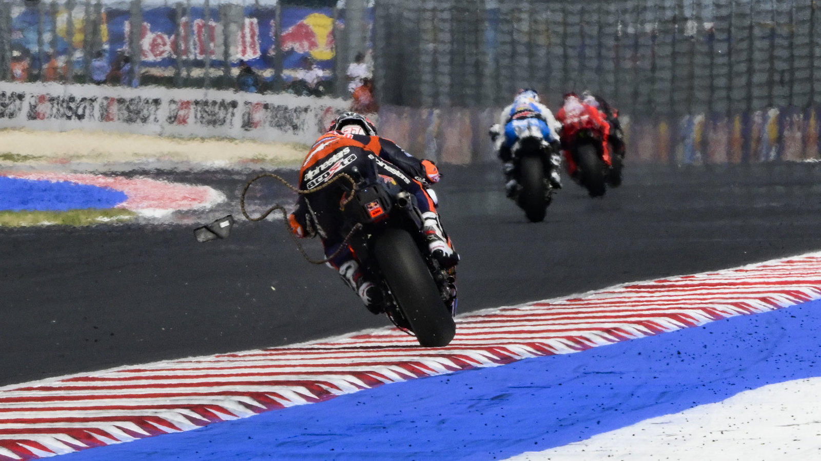 Pedro Acosta loses chain, 2025 MotoGP San Marino Grand Prix. Credit: Gold and Goose.