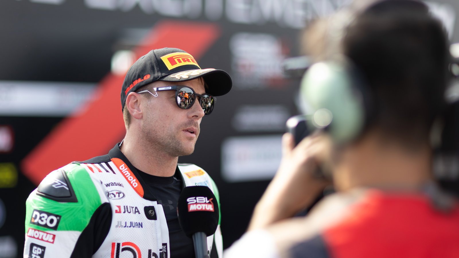 Alex Lowes, 2025 Aragon WorldSBK, parc ferme. Credit: Gold and Goose.