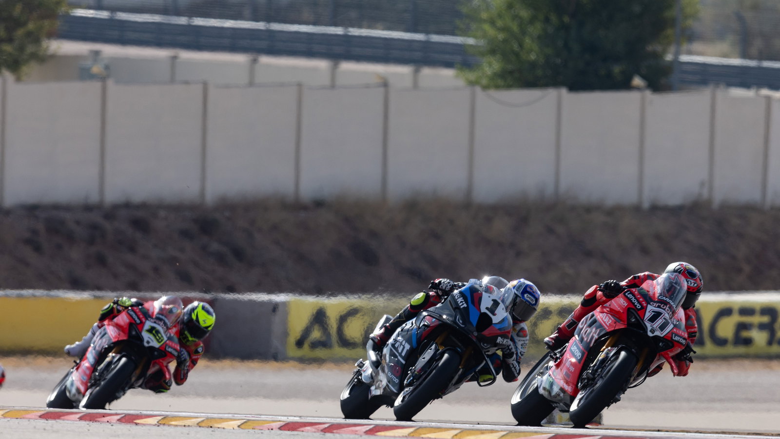 Nicolo Bulega leads Toprak Razgatlioglu, 2025 Aragon WorldSBK. Credit: Gold and Goose.