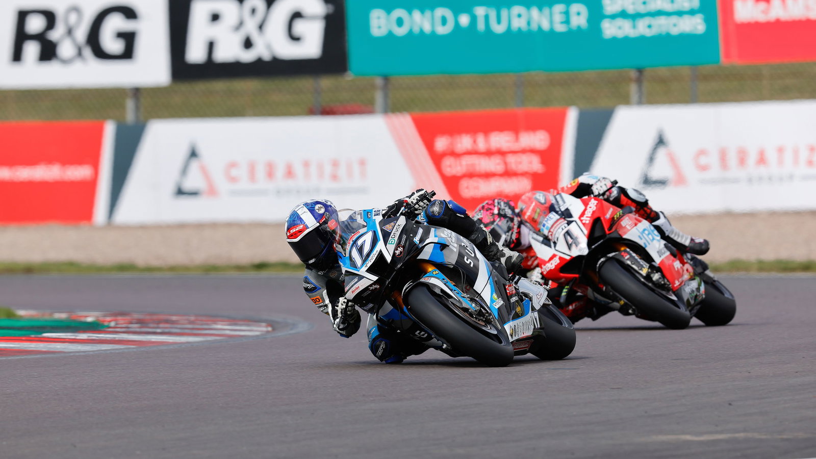 John McPhee, Scott Redding, 2025 Donington Park (2) BSB. Credit: Ian Hopgood Photography.