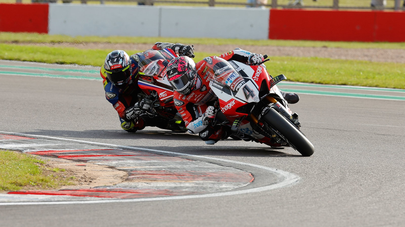 Kyle Ryde lines up Scott redding, 2025, BSB, Donington Park