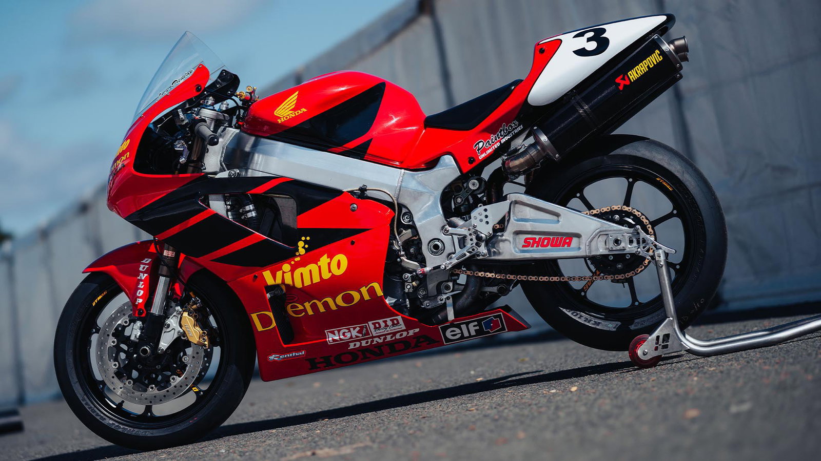 Michael Dunlop revamped his uncle's Honda