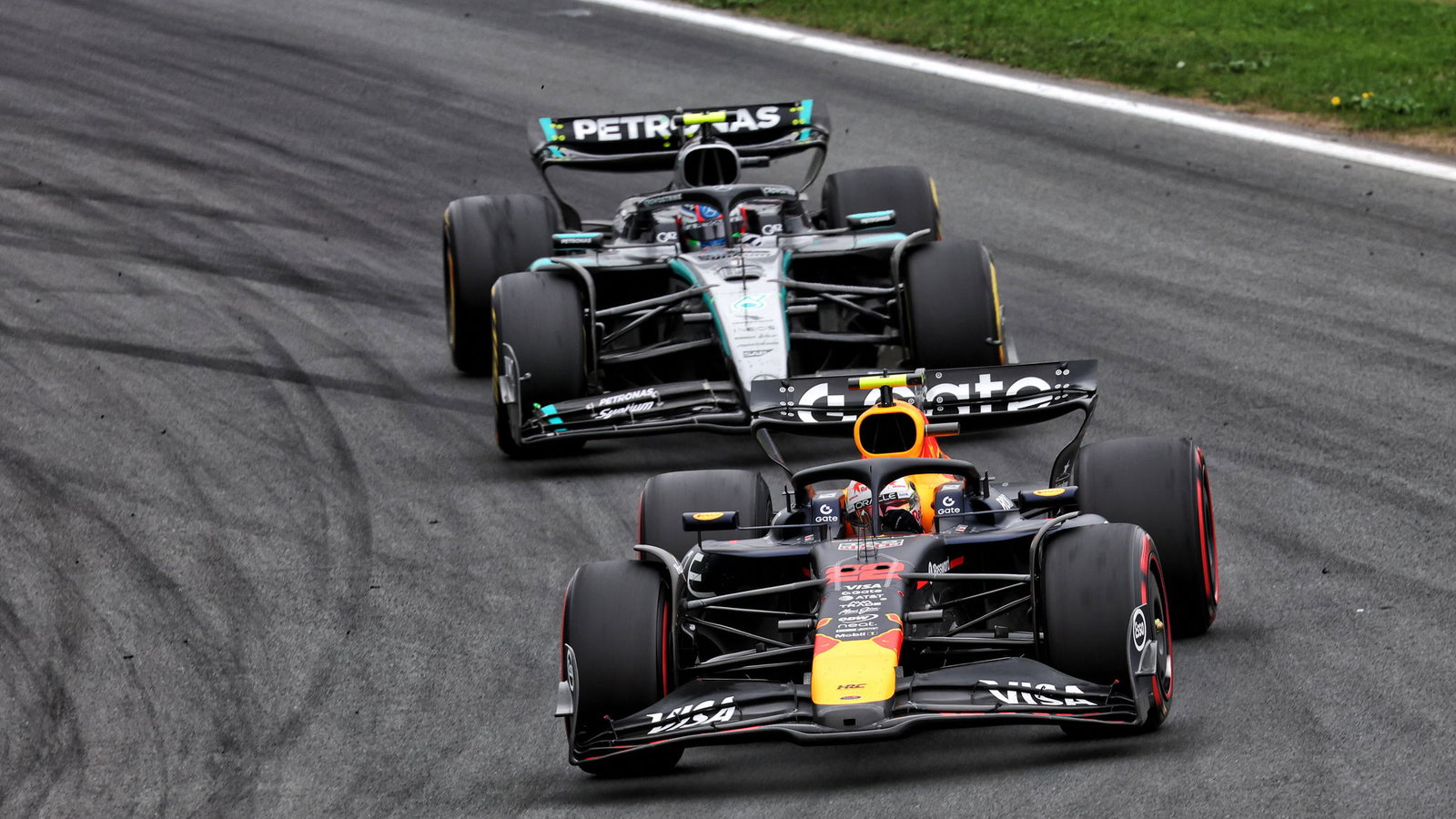 Yuki Tsunoda ahead of Kimi Antonelli