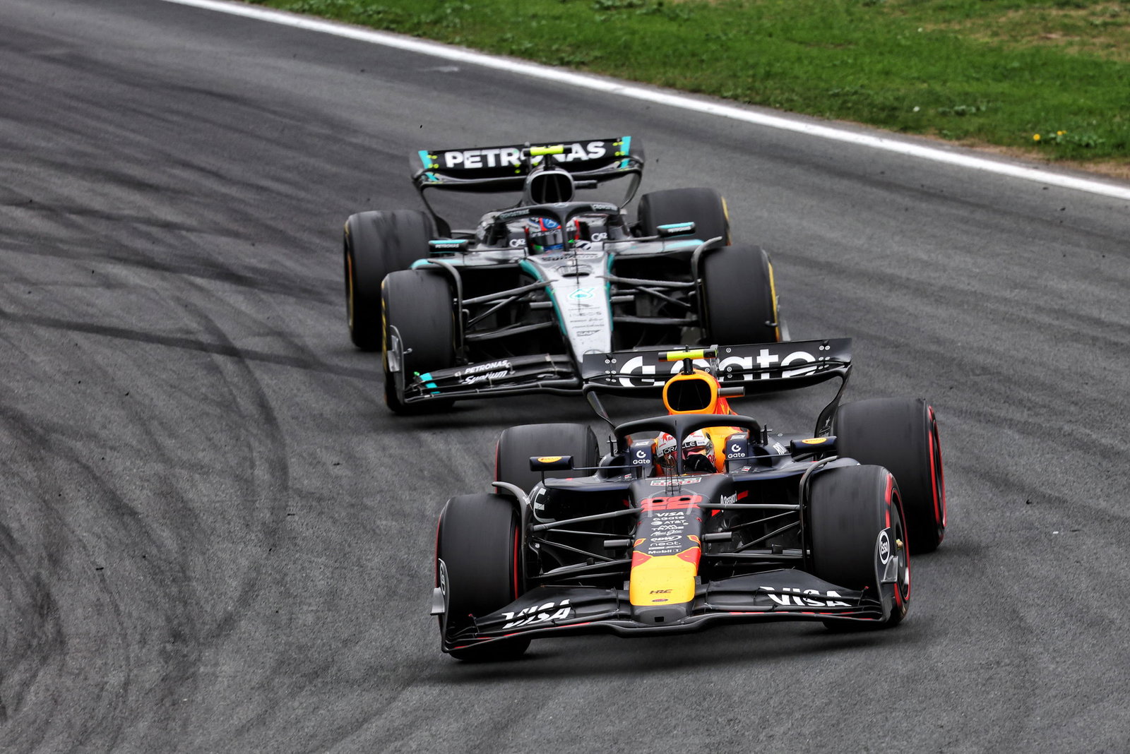 Yuki Tsunoda ahead of Kimi Antonelli